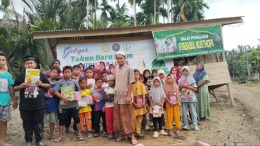 Bantuan Mushaf Al Quran hingga Buku Islam Telah Sampai di Balai Pengajian Syababul Musthofa, Aceh Tamiang!