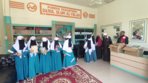 Perjalanan Menuju Titik Kumpul ke-10, Tim Sebar Qur’an Al Hilal Salurkan Wakaf Mushaf di Agam dan Pasaman